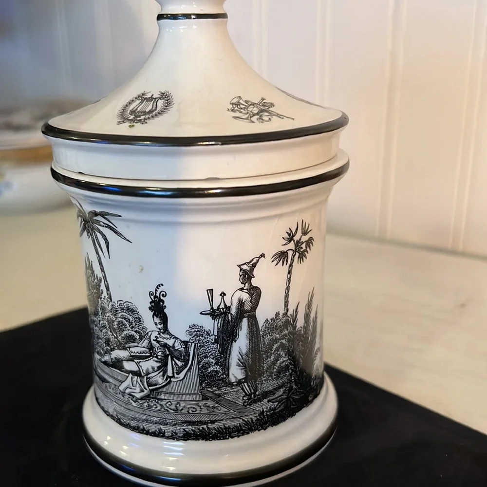 Vintage Mottahedeh Italy black white canister 6.5” x 3.5”